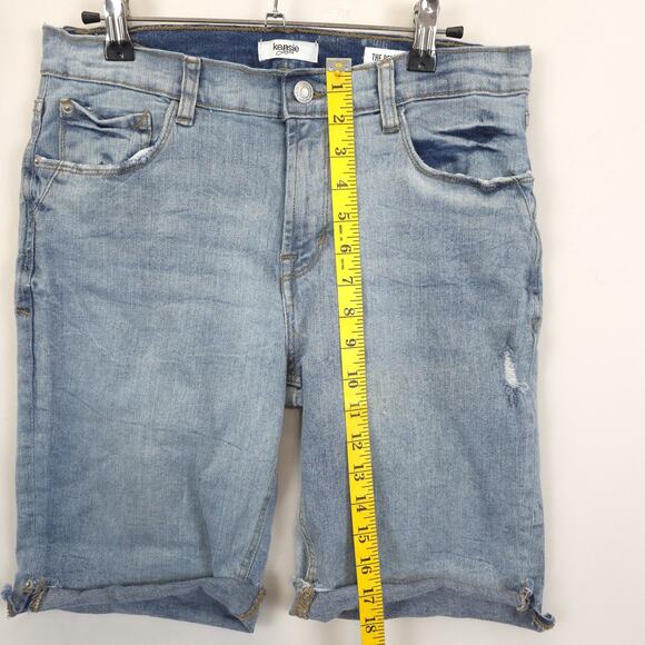 Kensie Jeans The Bermuda Shorts Womens 10 Light Wash Distressed Denim Rolled Hem - Picture 3 of 10